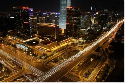 北京一座載入歷史里程碑的建筑,四棟高樓林立,堪稱是北京地標